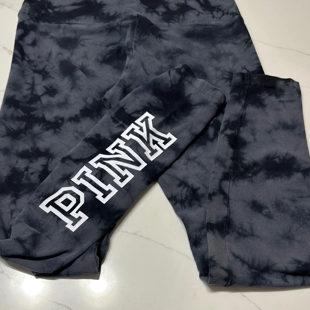 PINK Victoria's Secret Charcoal Tie-Dye Leggings - Picture 5 of 12